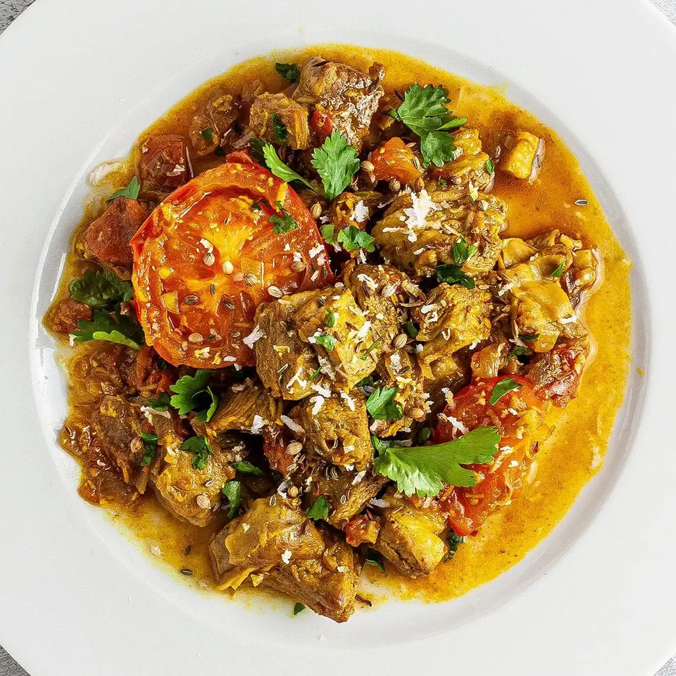 Lamb Chettinad sauce with tomato and herbs